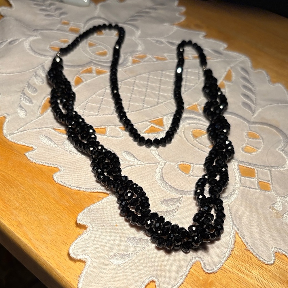 053)Chic Black Beaded Necklace